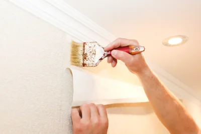 Pose de papier peint à Radenac — revêtements muraux et toiles de verre